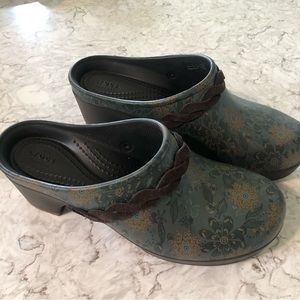 Crocs Sara floral heeled clog braided suede leather strap